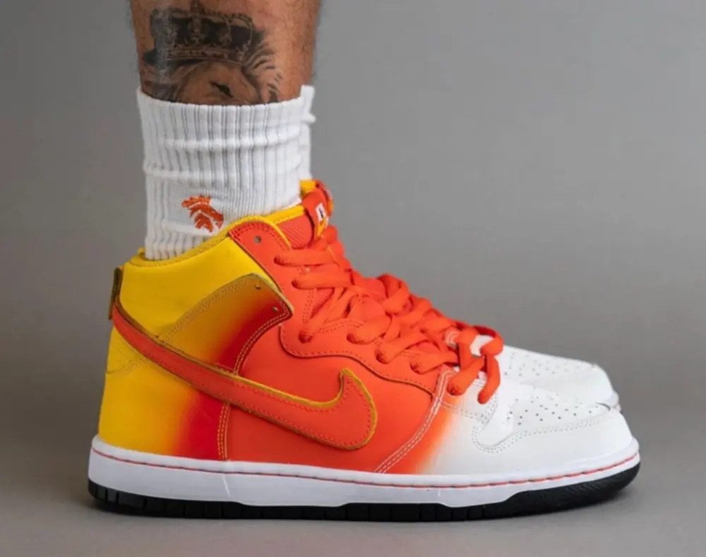 Alternative view of Giày Nike SB Dunk High ‘Sweet Tooth’ FN5107-700