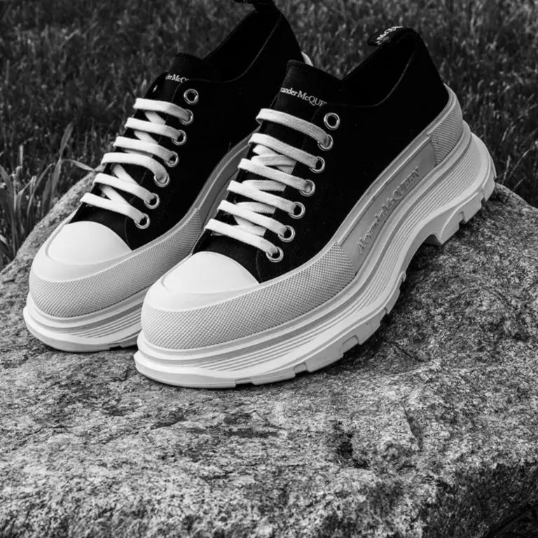 Giày Alexander McQueen Tread Slick ‘Black White’ 611705-W4L32-1070 - Ảnh 5