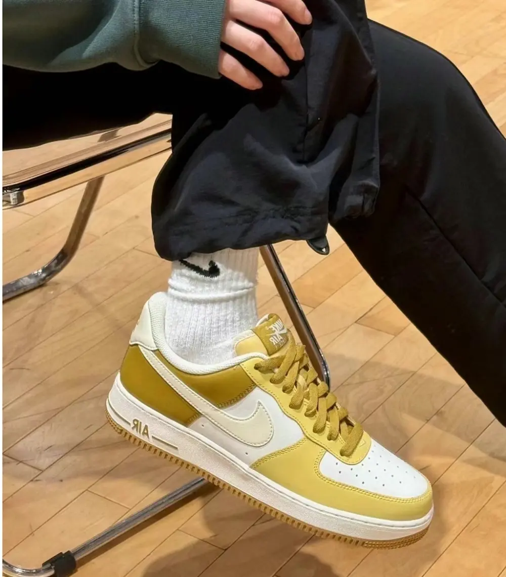 Alternative view of Giày Nike Air Force 1 Low '07 Bronzine Saturn Gold FZ4034 716