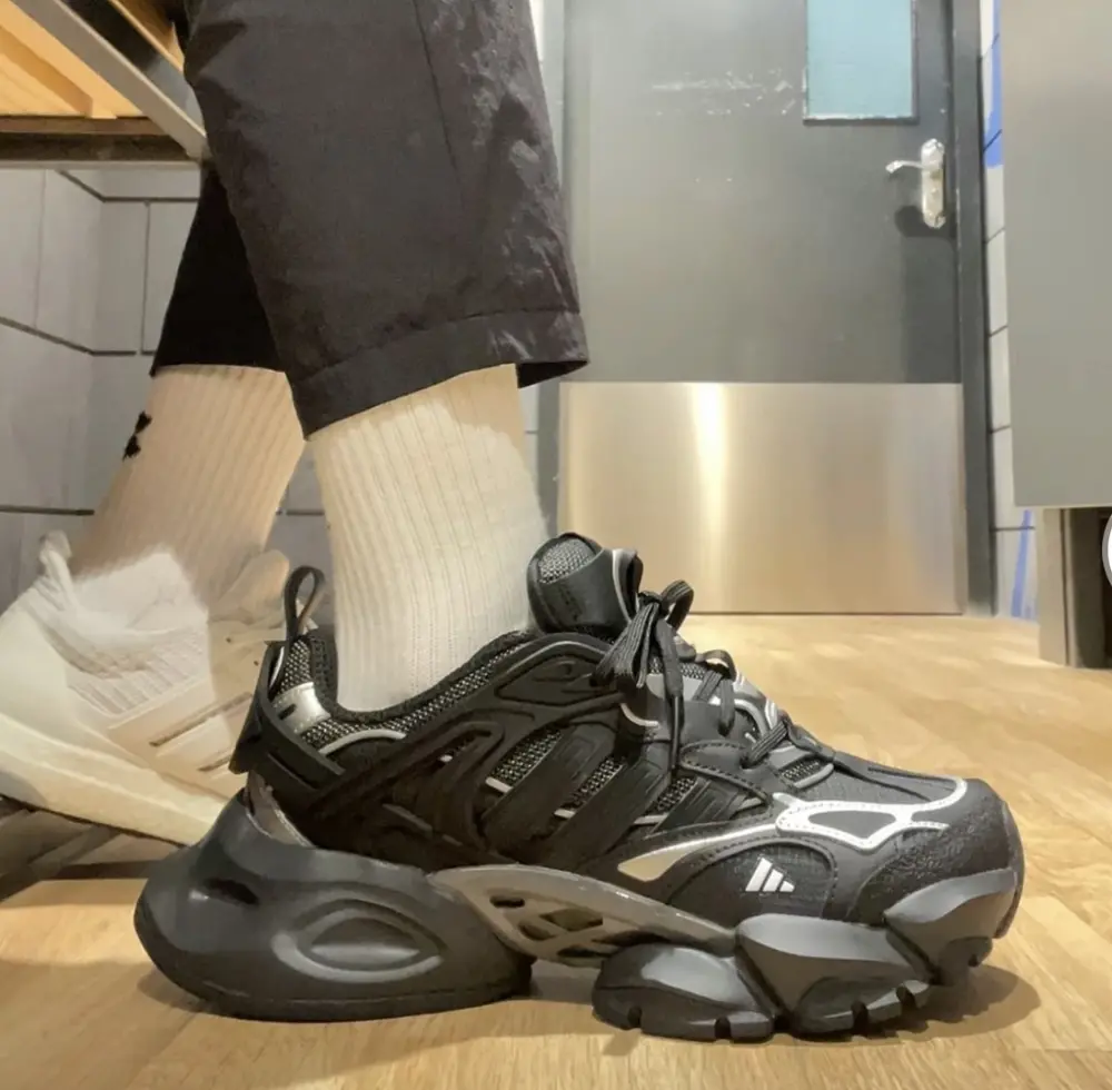 Alternative view of Giày Adidas XLG Runner Deluxe Black IH0070