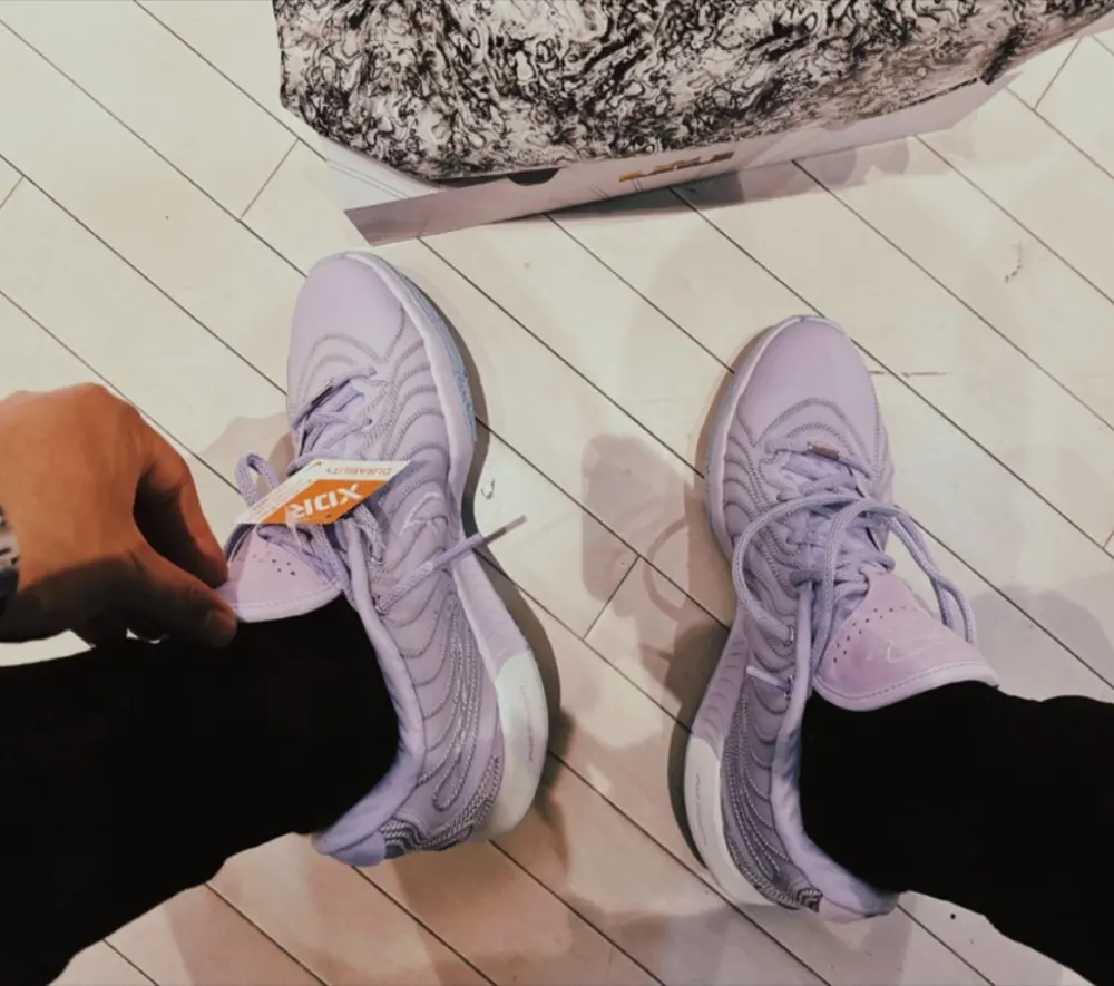 Alternative view of Giày Nike LeBron 21 'Easter' HF5352-500