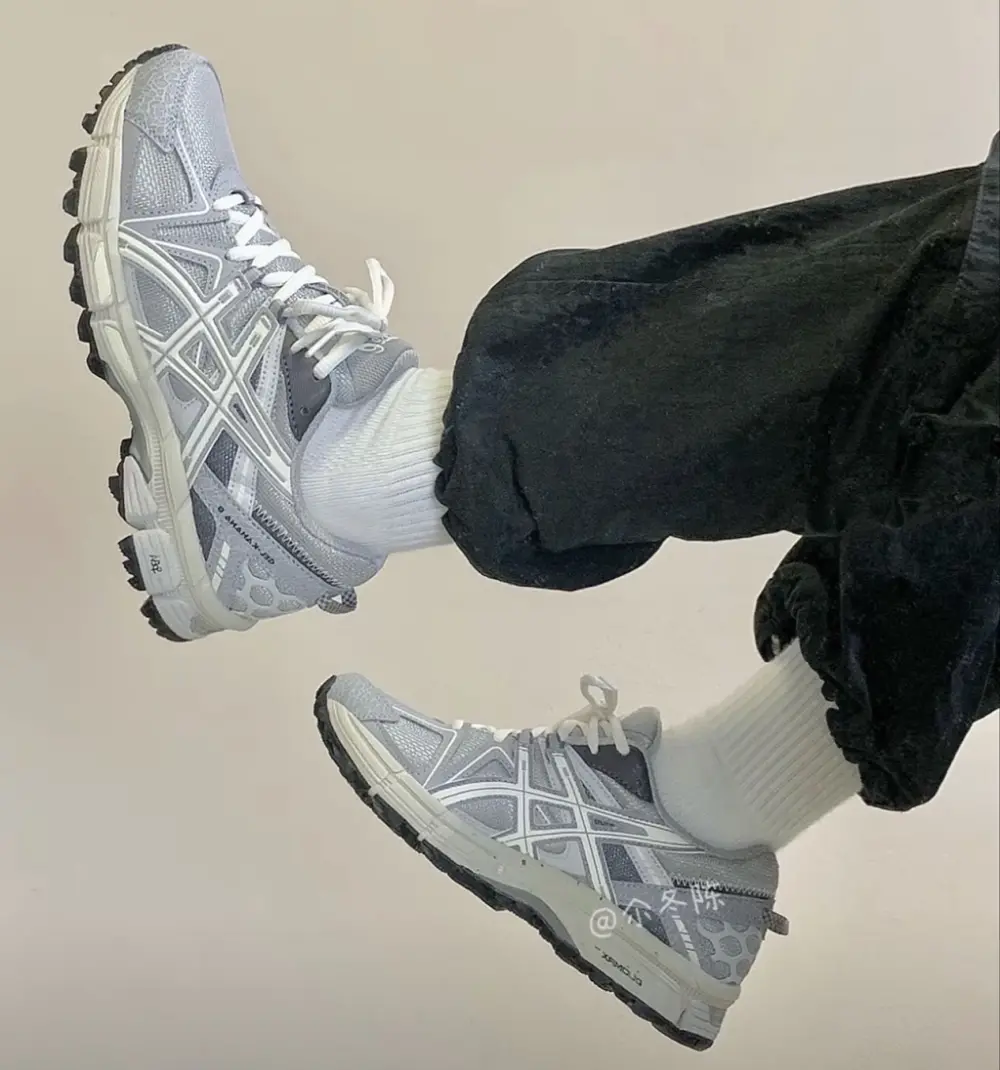Alternative view of Giày Asics Gel-Kahana 8 'Silver Dark Grey' 1012A978-028