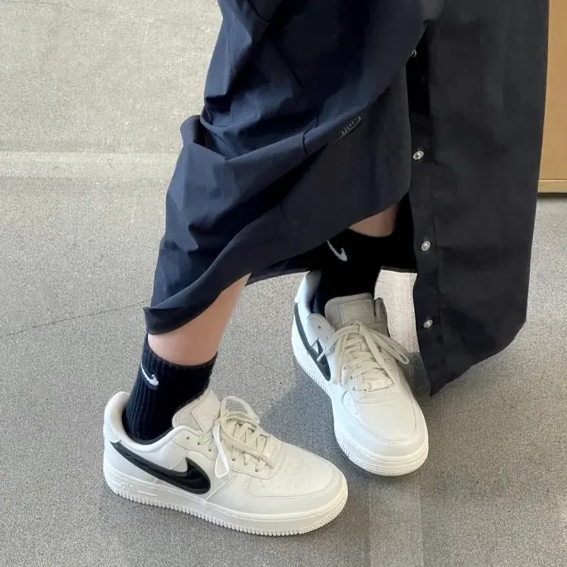 Giày Nike Air Force 1 Quilted Swoosh ‘Phantom Black’ FV1182-001 - Ảnh 8