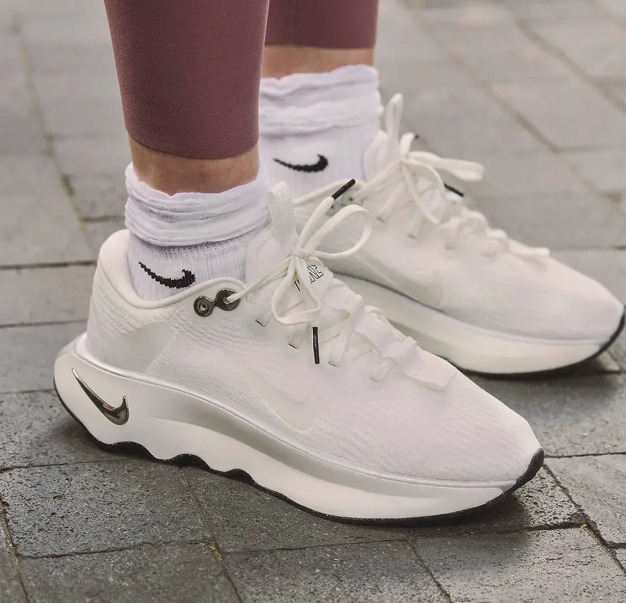 Alternative view of Giày Nike Motiva ‘Summit White Black’ DV1238-103