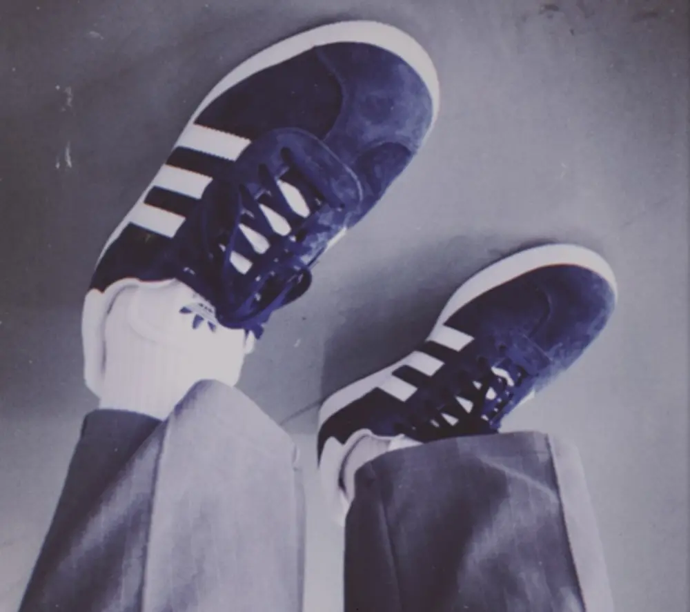 Alternative view of Giày Adidas Buty Junior Gazelle 'Night Indigo' IG1695
