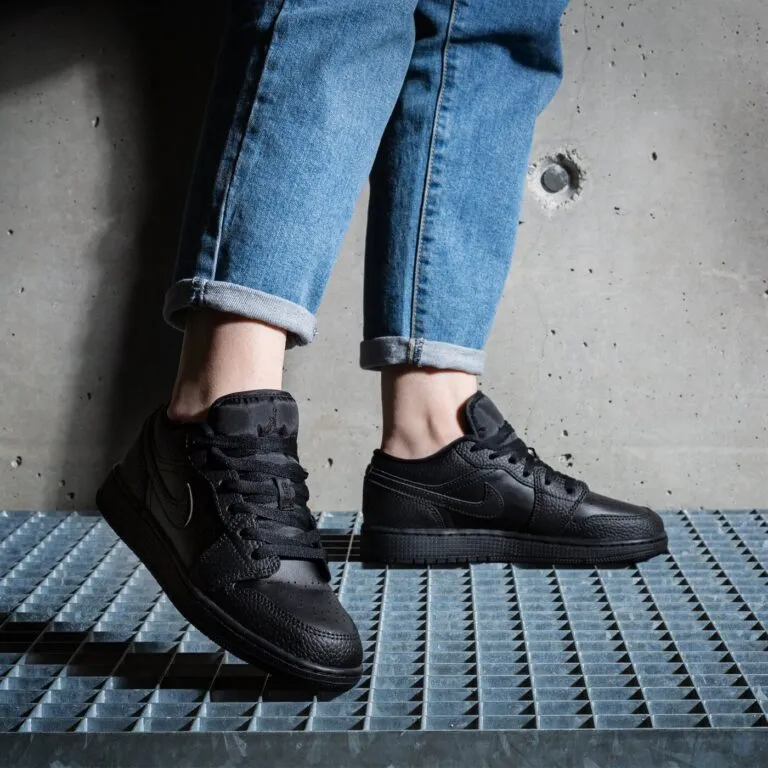 Giày Nike Air Jordan 1 Low ‘Triple Black’ 553560-091 - Ảnh 7