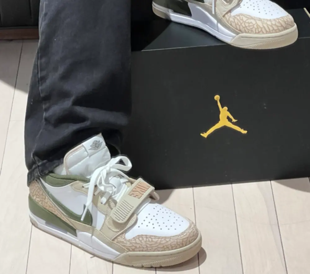 Alternative view of Giày Nike PSG x Air Jordan Legacy 312 Low ‘Fourth Kit’ FZ4358-100