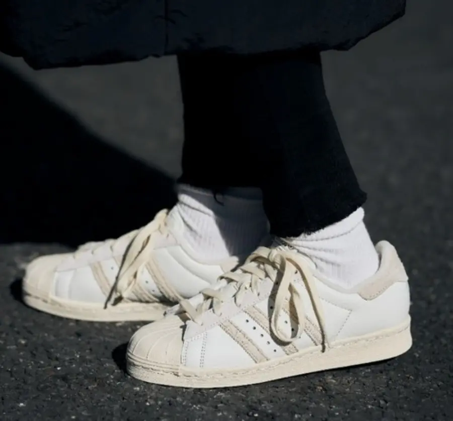Alternative view of Giày Adidas Originals Superstar 82 'White Aluminum' GY3429