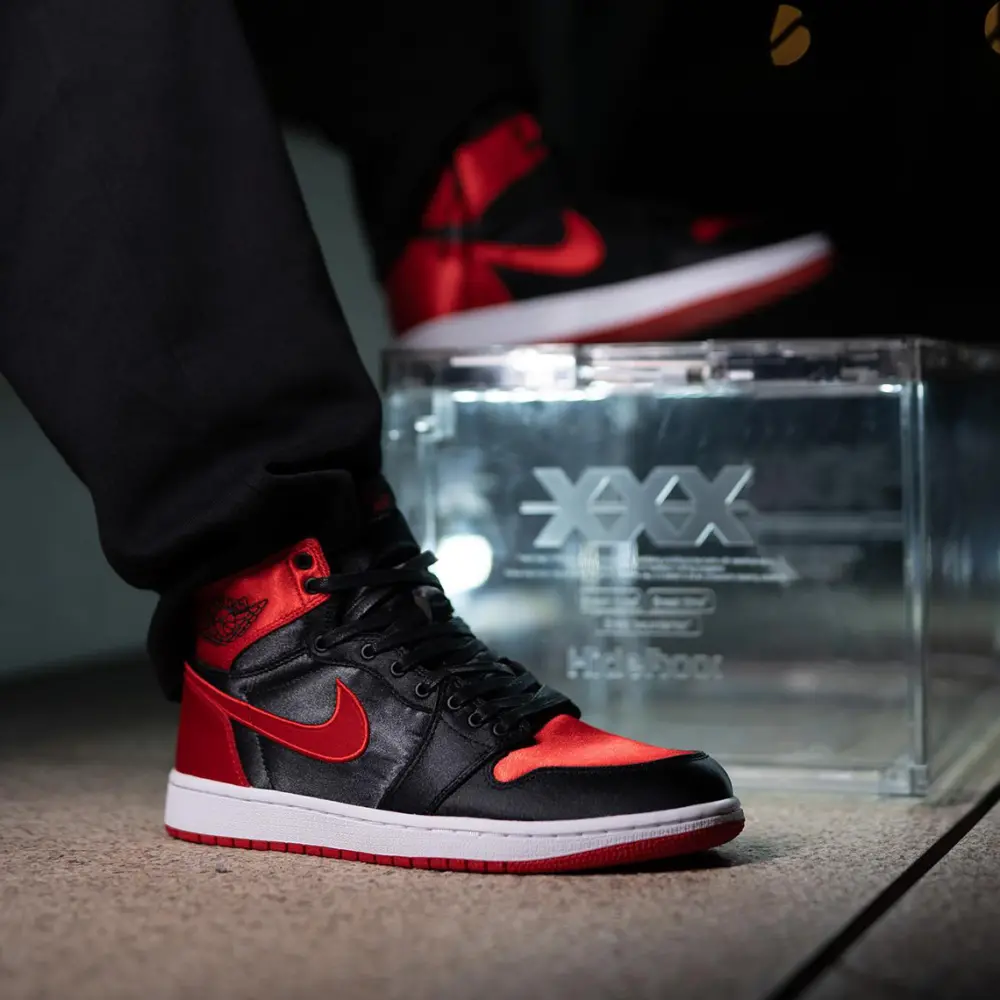 Giày Nike Air Jordan 1 Retro High OG 'Satin Bred' FD4810-061 - Ảnh 4