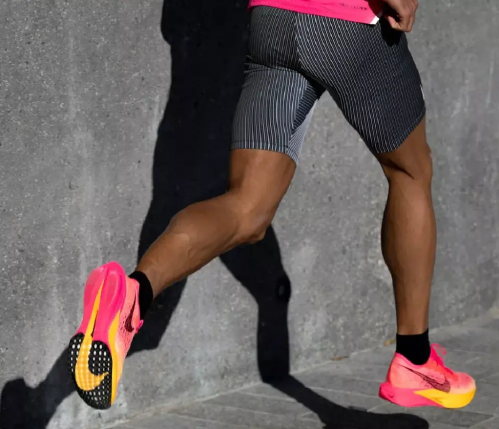 Alternative view of Giày Nike ZoomX VaporFly Next% 3 'University Red' DV4129-601