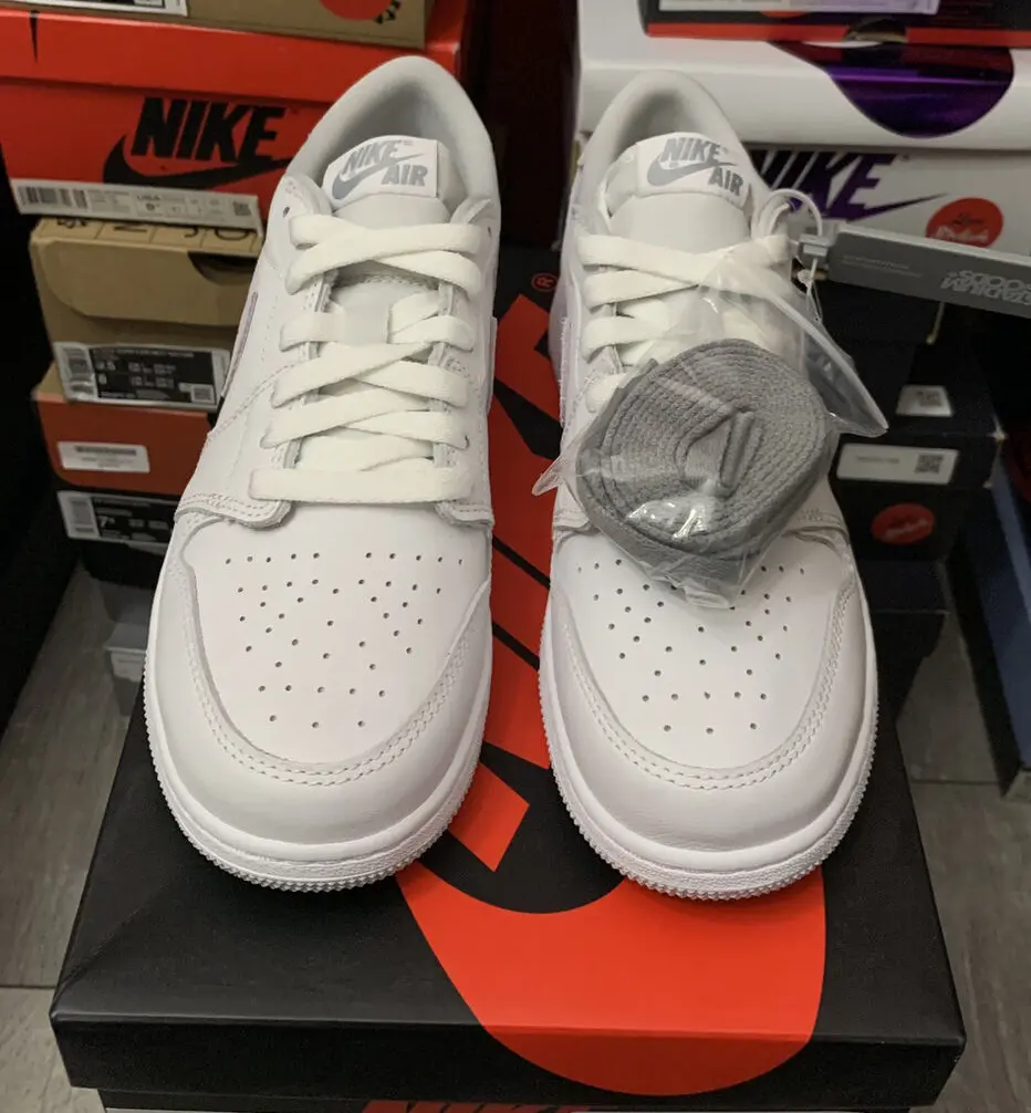 Alternative view of Giày Nike Jordan 1 Low OG Metallic Silver CZ0858-002
