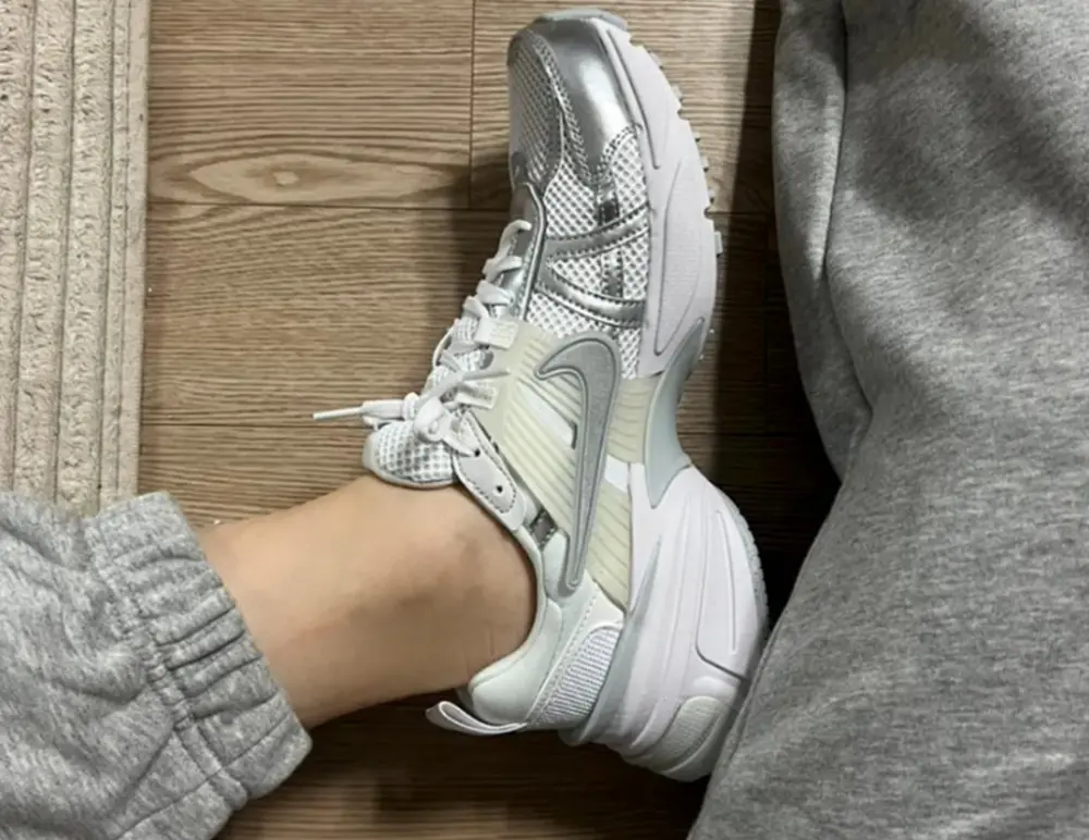 Giày Nike V2K Run 'Metallic Silver White' FD0736-104 - Ảnh 4