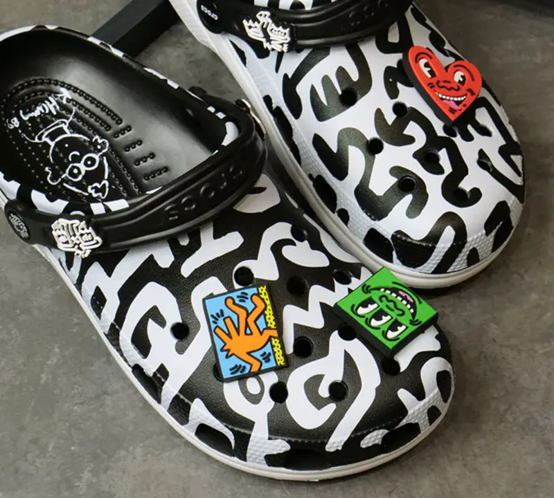 Dép Crocs Classic Clog 'Keith Haring' 209488-001 - Ảnh 6