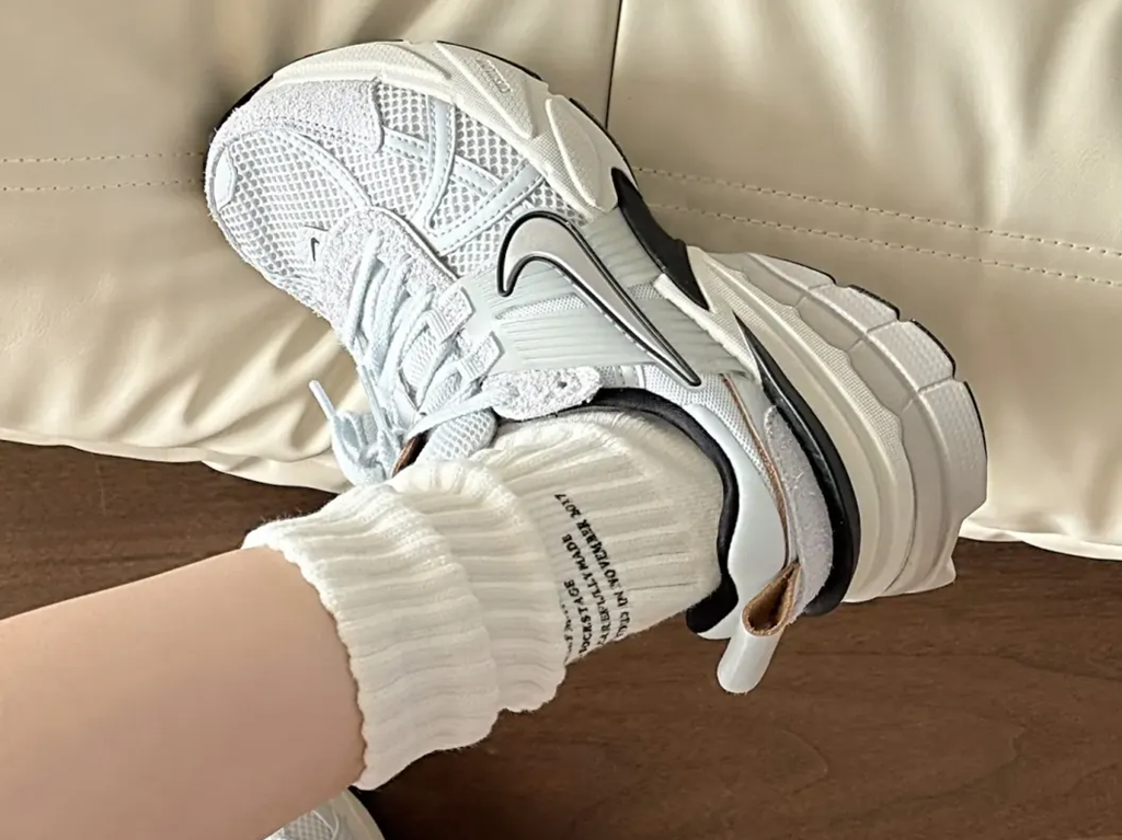 Giày Nike V2K Run 'Pure Platinum Chrome' FN6703-002 - Ảnh 3