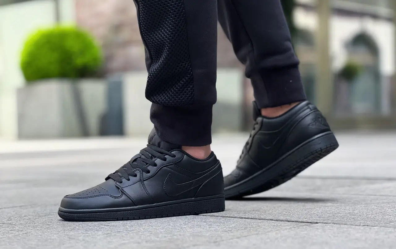 Giày Nike Air Jordan 1 Low 2022 'Triple Black' 553558-093 - Ảnh 5