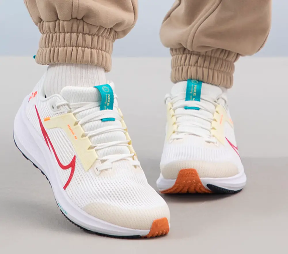 Alternative view of Giày Nike Air Zoom Pegasus 40 GS 'Year of the Dragon' FZ5526-161