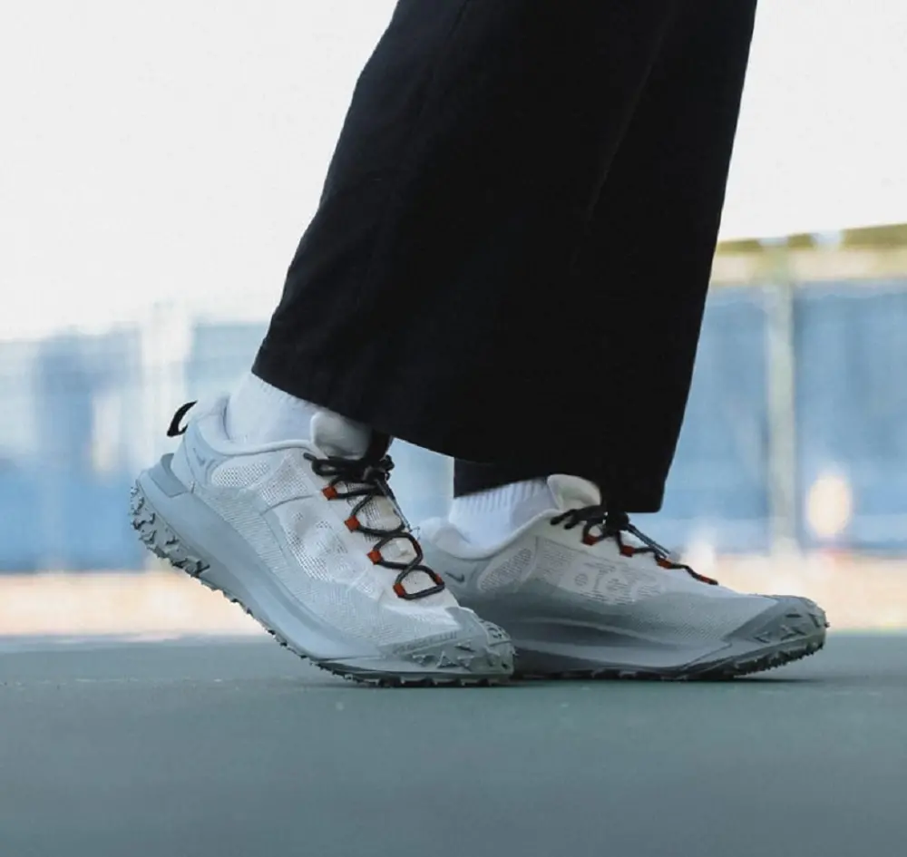 Alternative view of Giày Nike ACG Mountain Fly 2 Low GORE-TEX 'Phantom Light Silver' HF6245-003