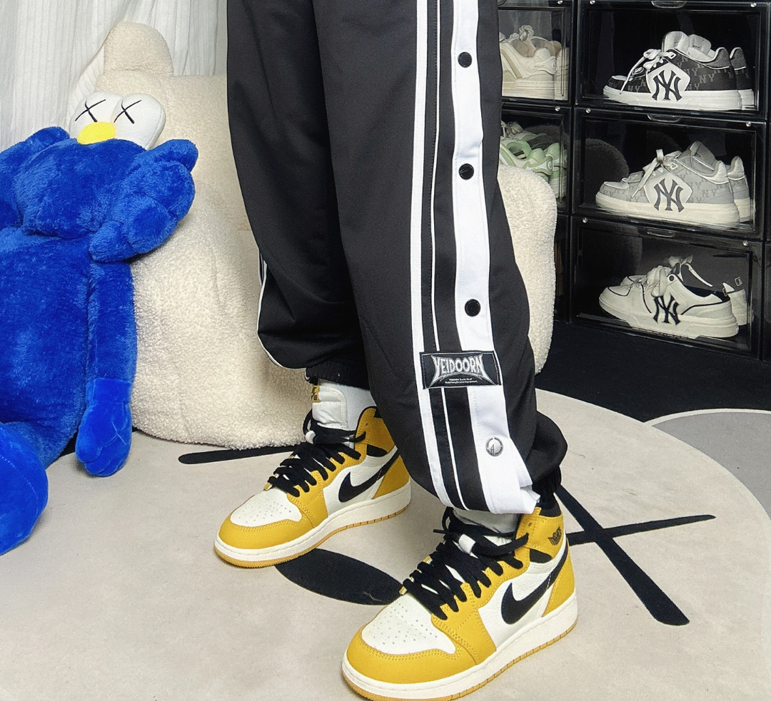 Giày Nike Air Jordan 1 Retro High OG ‘Yellow Ochre’ FD1437-701 - Ảnh 5