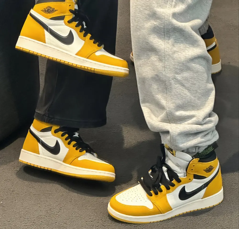 Alternative view of Giày Nike Air Jordan 1 Retro High OG ‘Yellow Ochre’ FD1437-701