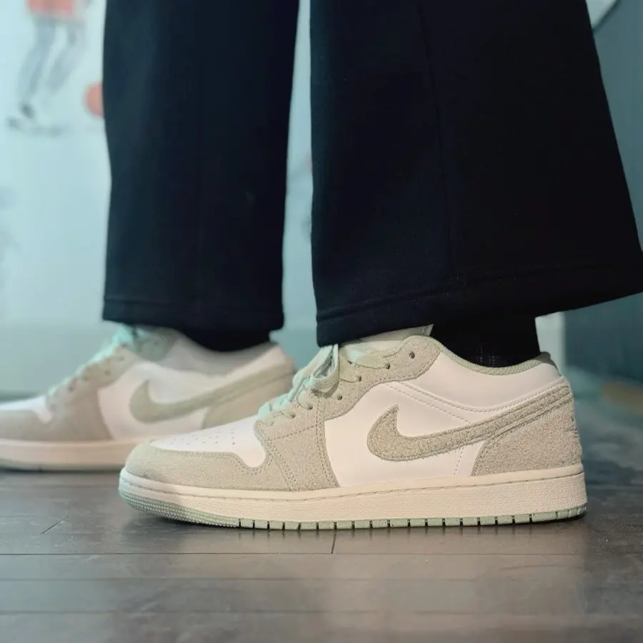Alternative view of Giày Nike Air Jordan 1 Low SE ‘Seafoam’ FN5214-131