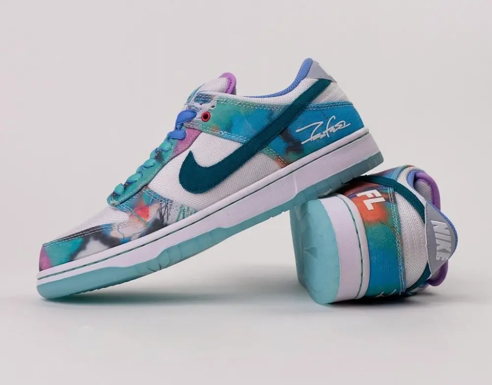 Alternative view of Giày Nike SB Dunk Low 'Futura Laboratories Bleached Aqua' HF6061-400
