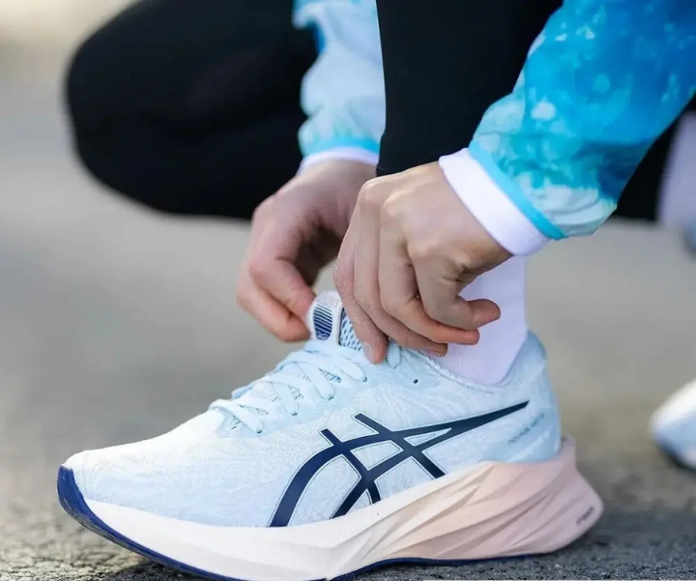 Alternative view of Giày Asics NOVABLAST 3 'Sky Cream' 1012B492-400