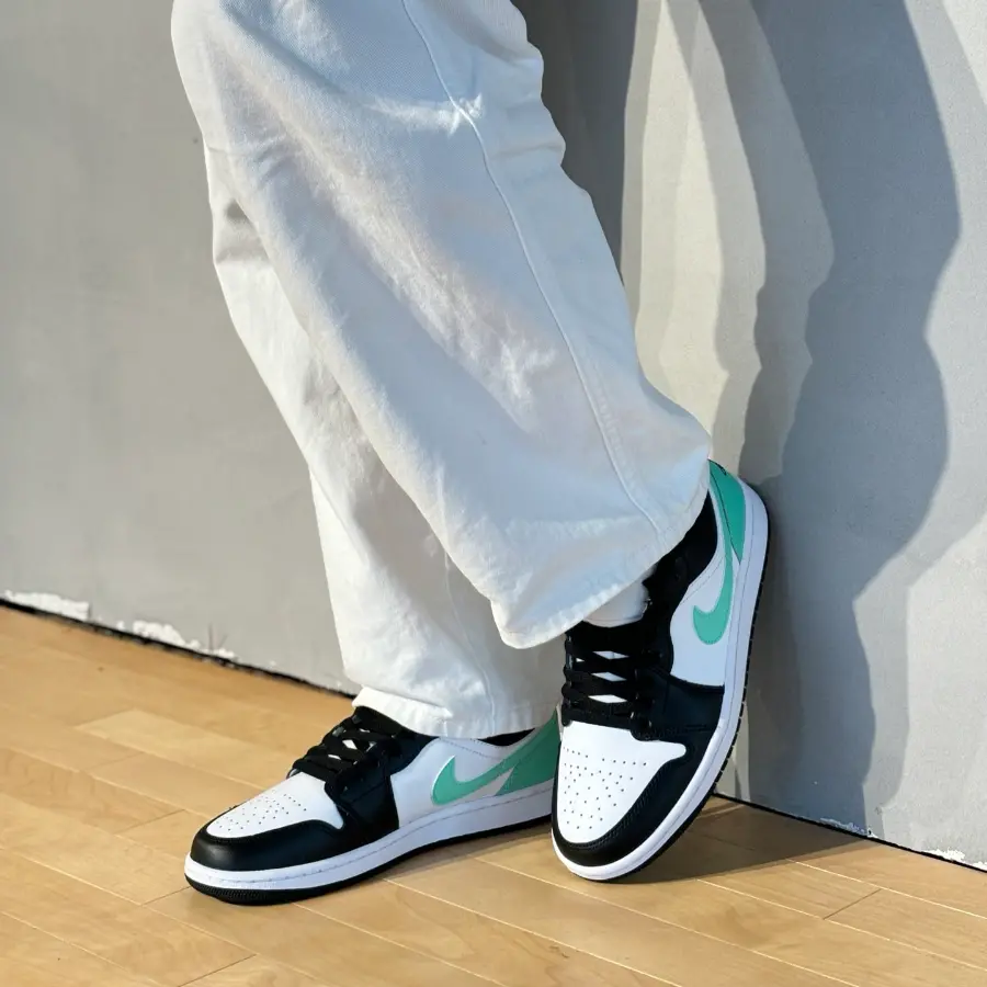 Alternative view of Giày Nike Air Jordan 1 Low ‘Green Glow’ 553558-131
