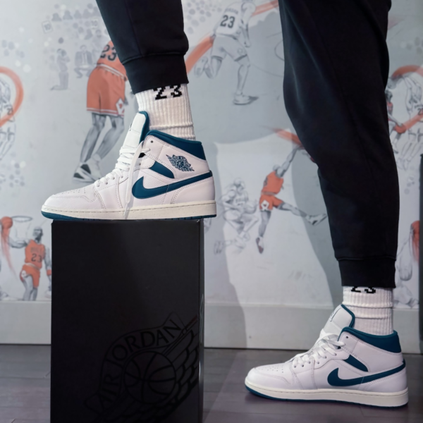 Giày Nike Air Jordan 1 Mid ‘Industrial Blue’ FN5215-141 - Ảnh 4