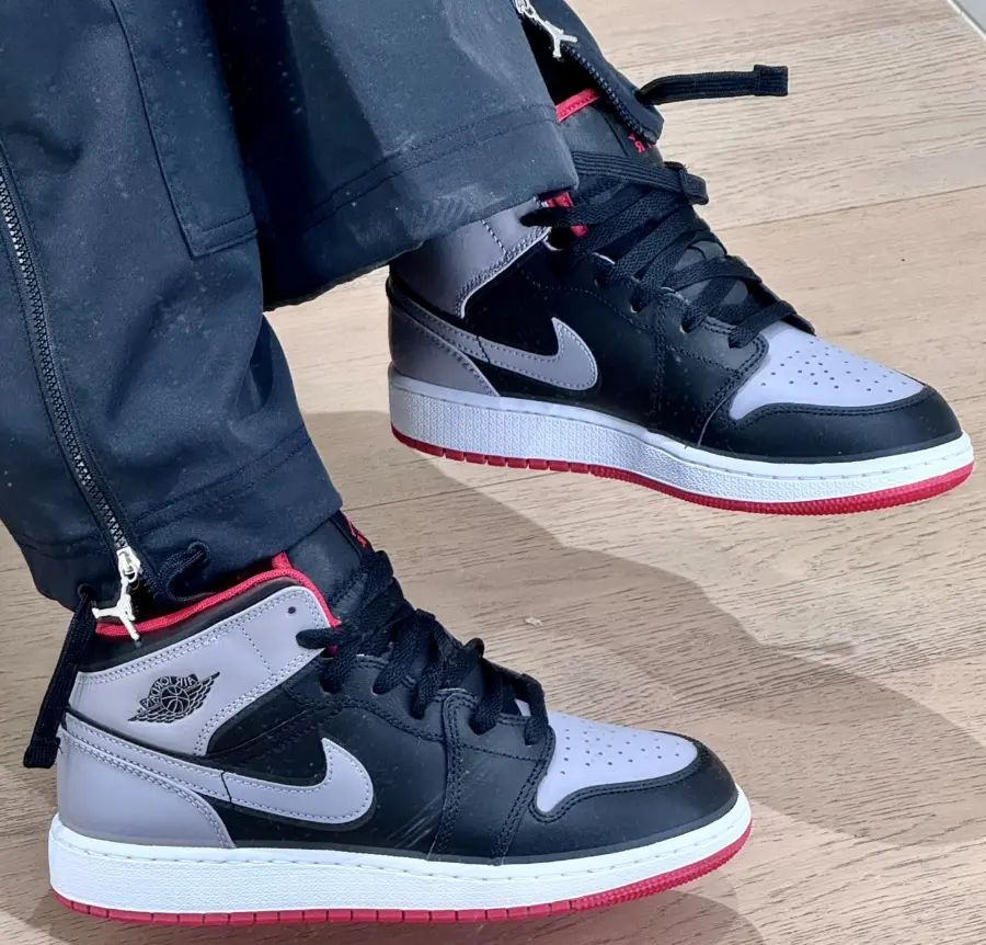 Alternative view of Giày Nike Air Jordan 1 Mid ‘Shadow Fire Red’ DQ8426-006