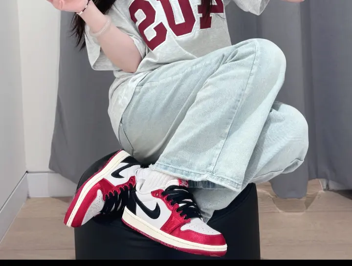 Alternative view of Giày Nike Air Jordan 1 Retro Low OG SP x Trophy FN0432-100