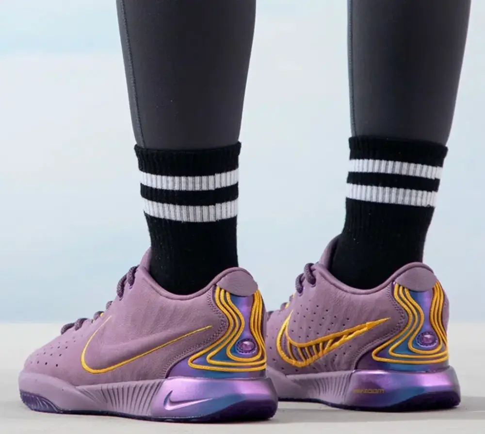 Alternative view of Giày Nike LeBron 21 ‘Purple Rain’ FZ7189-500