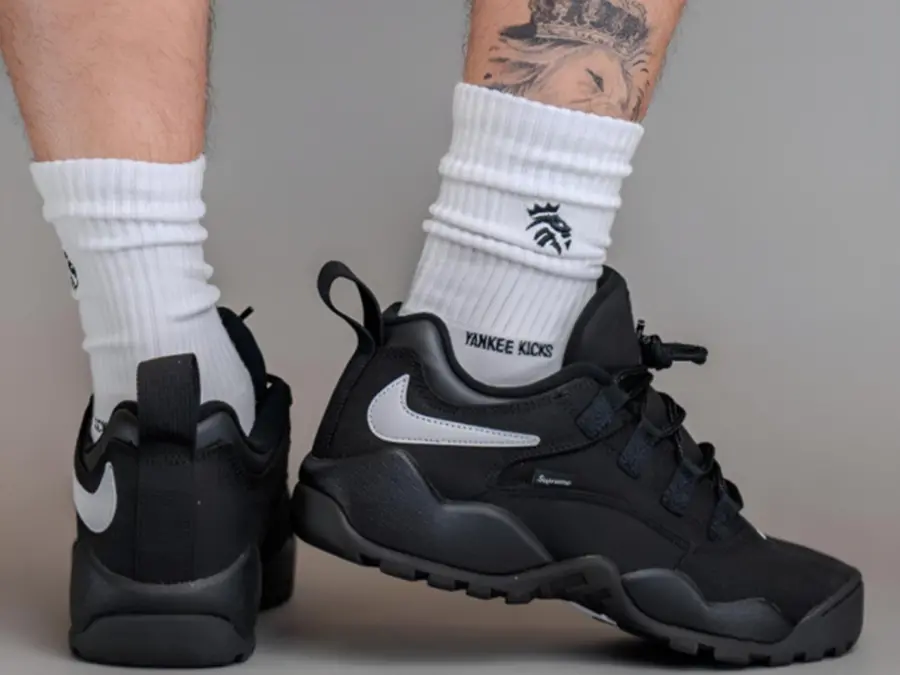 Alternative view of Giày Nike Darwin Low SB x Supreme ‘Black’ FQ3000-001