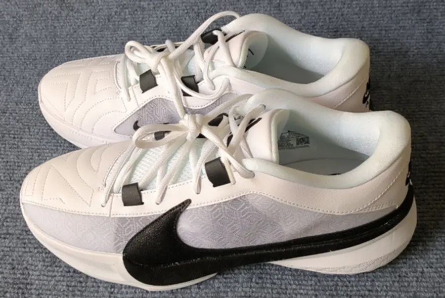Alternative view of Giày Nike Zoom Freak 5 TB ‘White Black’ DZ2946-100