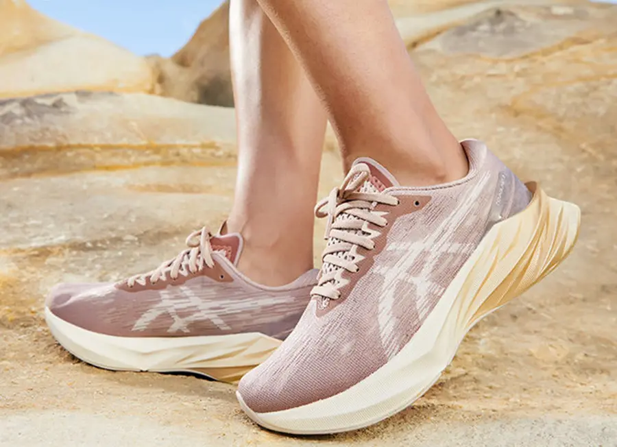 Alternative view of Giày Asics NOVABLAST 3 'Fawn Mineral Beige' 1012B288-702
