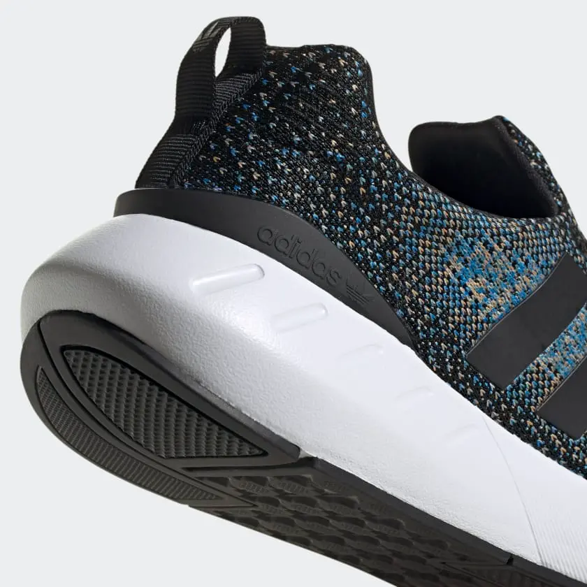 Alternative view of Giày Adidas Swift Run 22 ‘Black’ GZ3508
