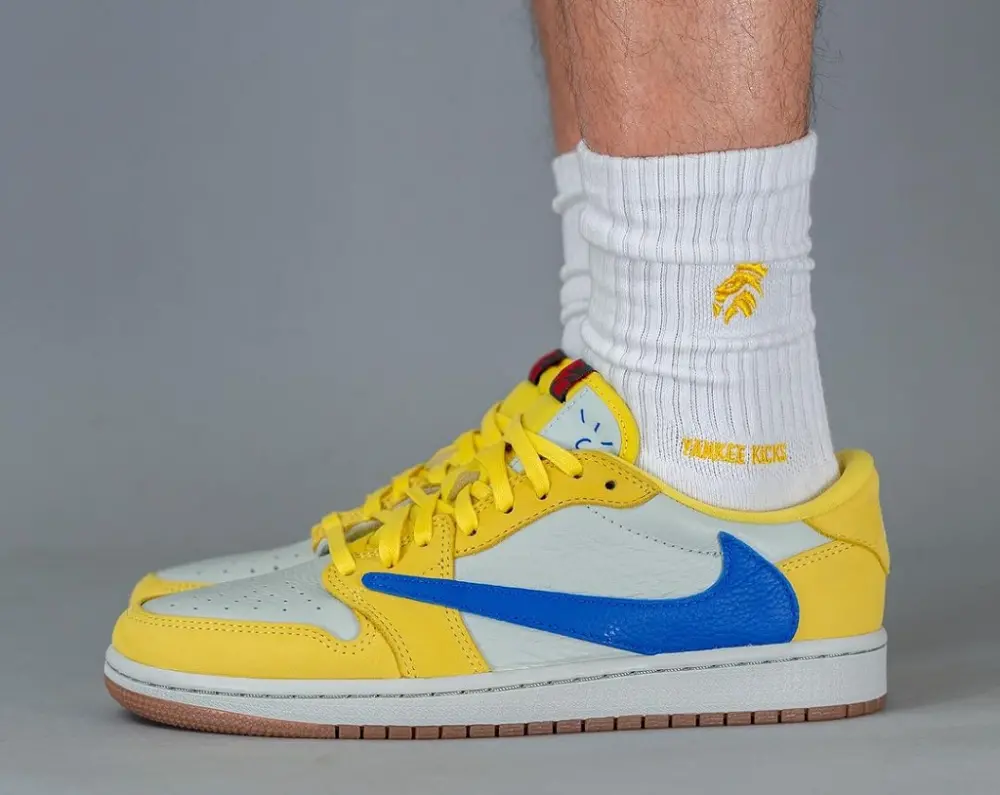 Giày Nike Air Jordan 1 Retro x Travis Scott ‘Canary’ DZ4137-700 - Ảnh 3