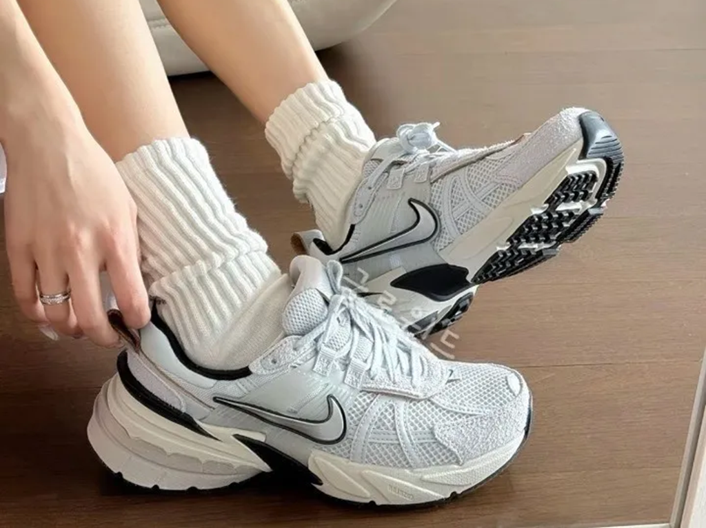 Giày Nike V2K Run 'Pure Platinum Chrome' FN6703-002 - Ảnh 4