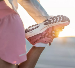 Alternative view of Giày Asics Gel Kayano 28 'Barely Rose' 1012B047-702