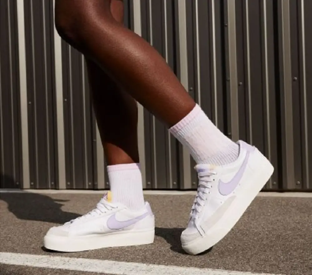 Alternative view of Giày Nike Blazer Low Platform 'White Lilac Bloom' DJ0292-114