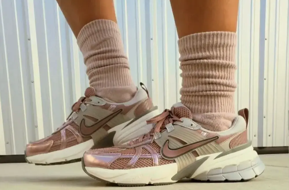 Alternative view of Giày Nike V2K Run 'Smokey Mauve' FD0736-200