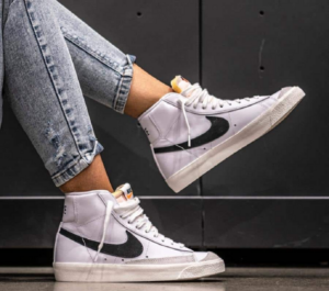 Alternative view of Giày Nike Blazer Mid ’77 GS ‘White Black’ DA4086-100