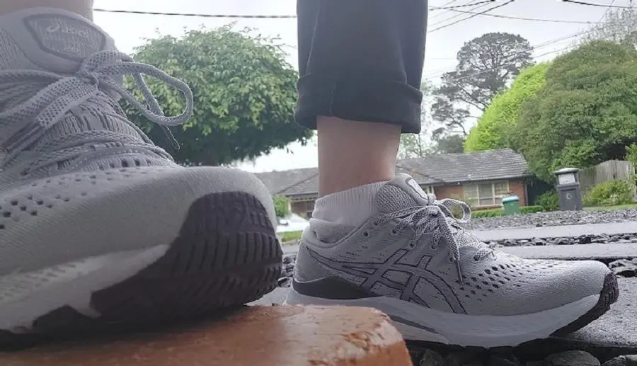 Alternative view of Giày Asics Gel Kayano 28 'Gray' 1012B047-021