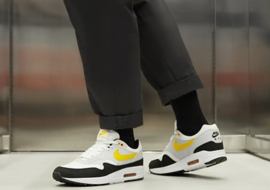 Alternative view of Giày Nike Air Max 1 ‘White University Gold’ FD9082-104