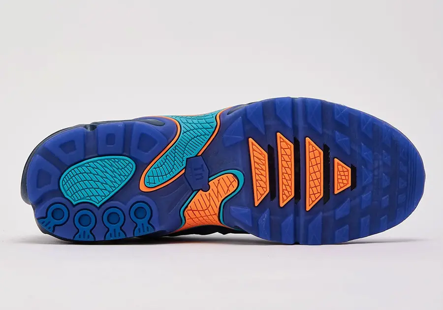Alternative view of Giày Nike Air Max Plus Drift 'Midnight Navy Total Orange' FD4290-400