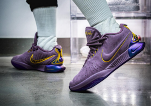 Alternative view of Giày Nike LeBron 21 ‘Purple Rain’ FV2345-500