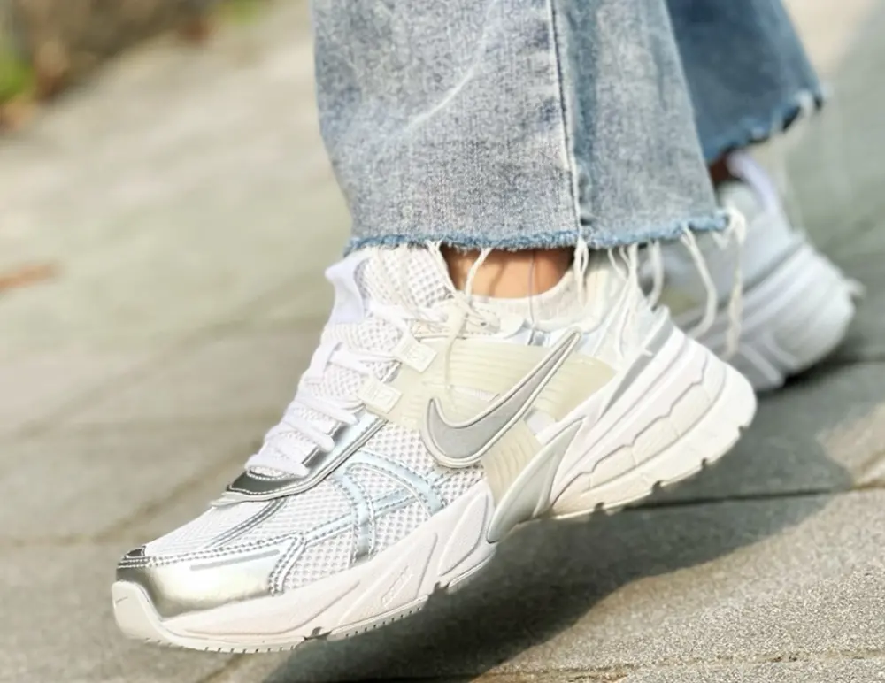 Giày Nike V2K Run 'Metallic Silver White' FD0736-104 - Ảnh 3