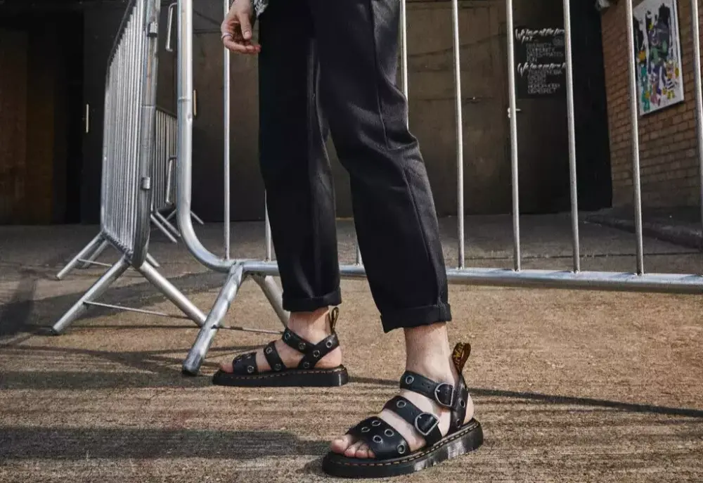 Alternative view of Dép Dr. Martens Gryphon Hardware Brando 'Black' 27504001