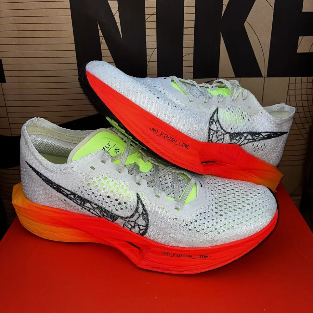 Alternative view of Giày Nike ZoomX Vaporfly 3 No Finish Line FQ8344-020
