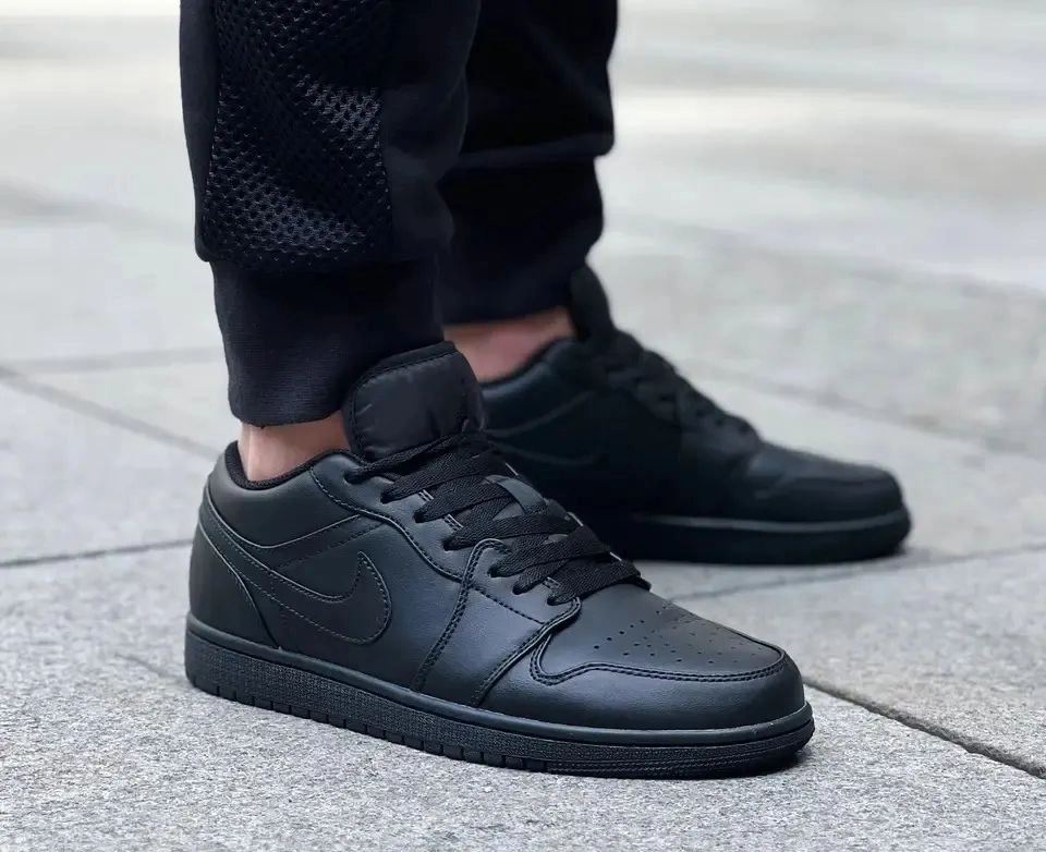 Giày Nike Air Jordan 1 Low 2022 'Triple Black' 553558-093 - Ảnh 6