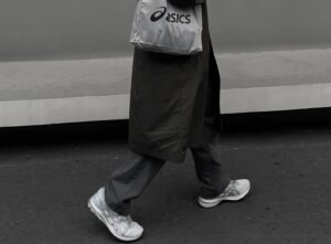 Alternative view of Giày Asics GT-1000 10 'Gray Silver' 1012b642-020